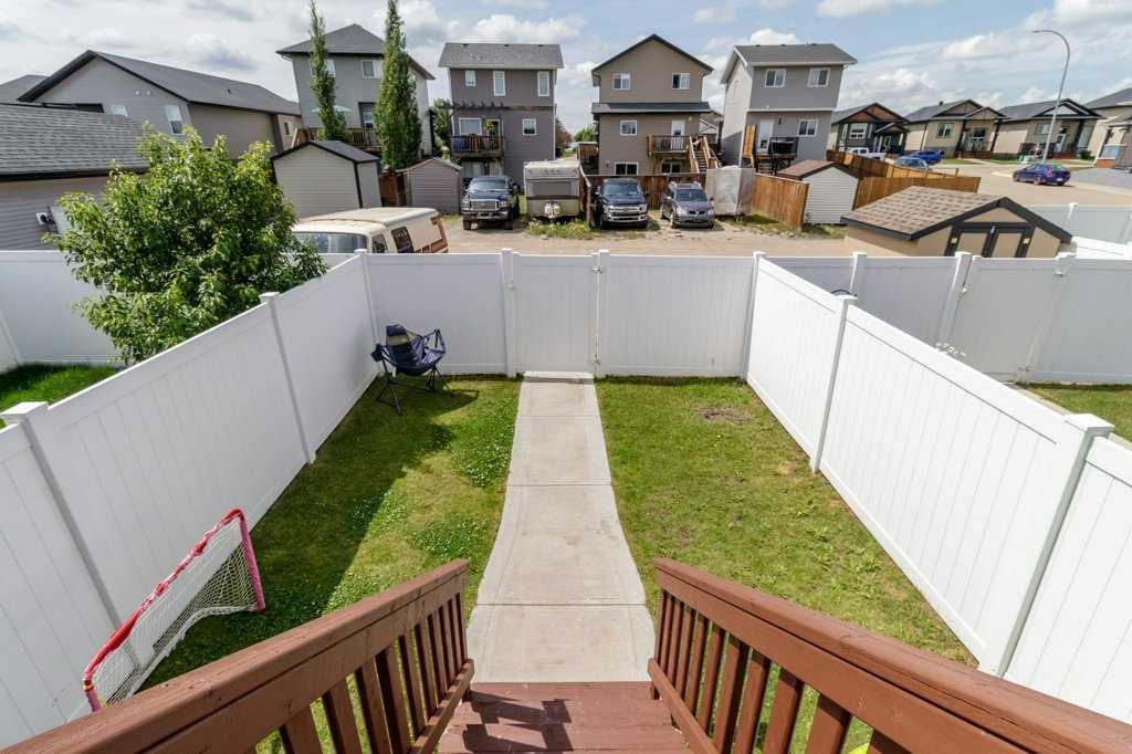 125 Henderson Crescent, Penhold, AB - Outdoor