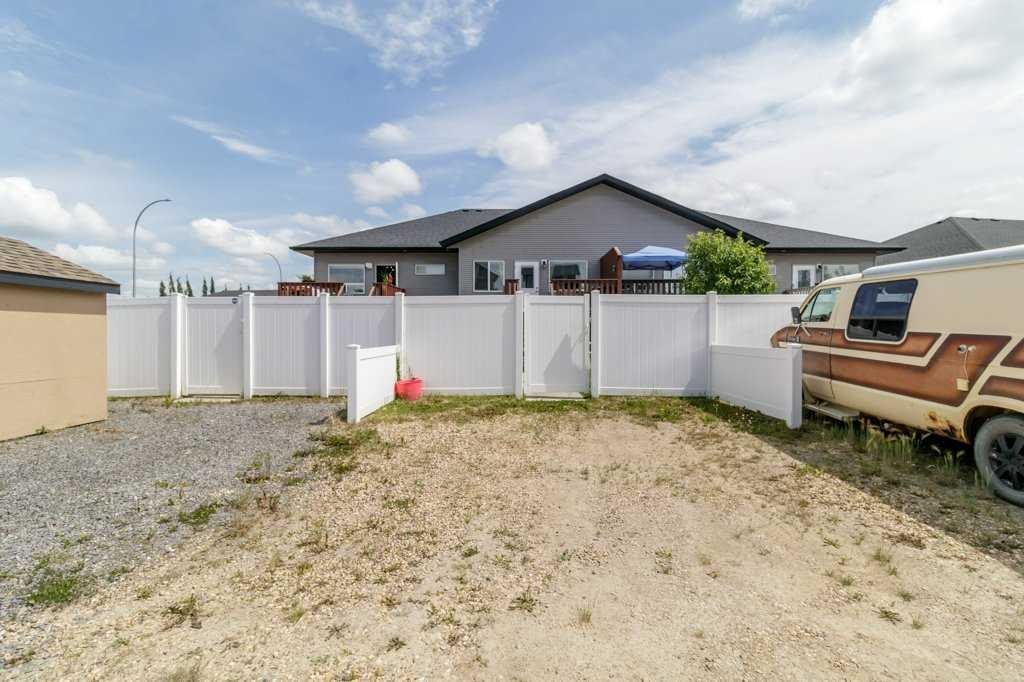 125 Henderson Crescent, Penhold, AB - Outdoor