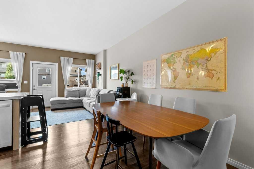 125 Henderson Crescent, Penhold, AB - Indoor Photo Showing Dining Room