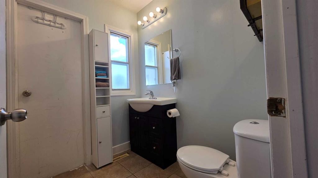 5105 Windsor Avenue, Coronation, AB - Indoor Photo Showing Bathroom