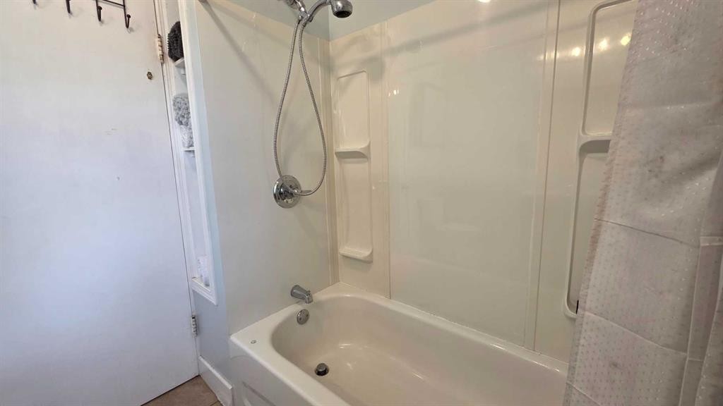 5105 Windsor Avenue, Coronation, AB - Indoor Photo Showing Bathroom