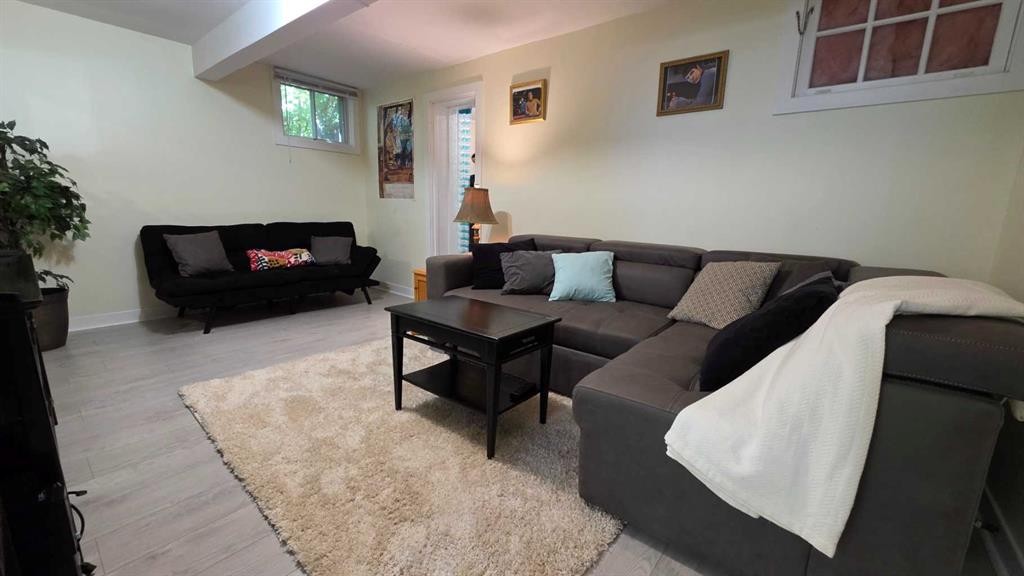 5105 Windsor Avenue, Coronation, AB - Indoor Photo Showing Living Room