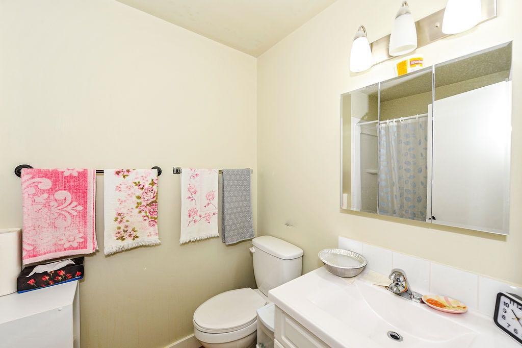 4310A 65 Street, Camrose, AB - Indoor Photo Showing Bathroom