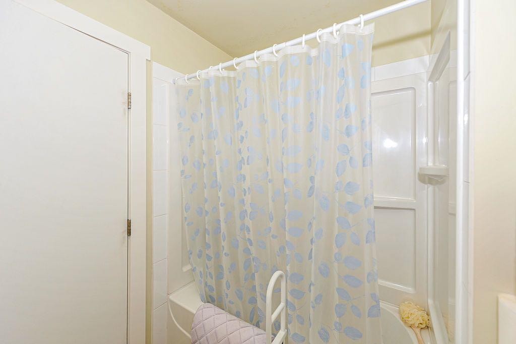 4310A 65 Street, Camrose, AB - Indoor Photo Showing Bathroom