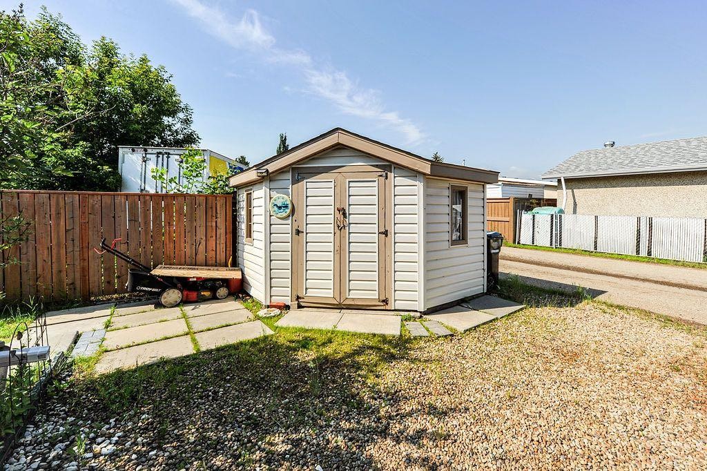 4310A 65 Street, Camrose, AB - Outdoor