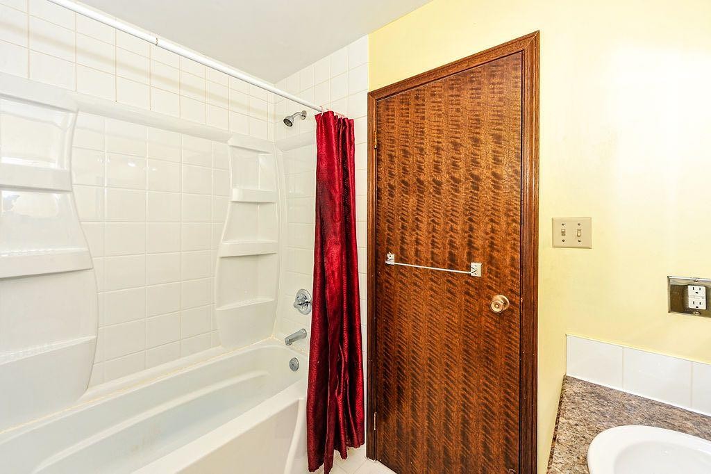 4310B 65 Street, Camrose, AB - Indoor Photo Showing Bathroom