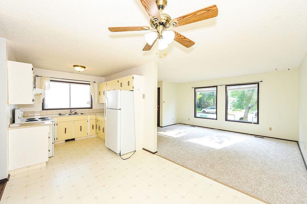 4310B 65 Street, Camrose, AB - Indoor