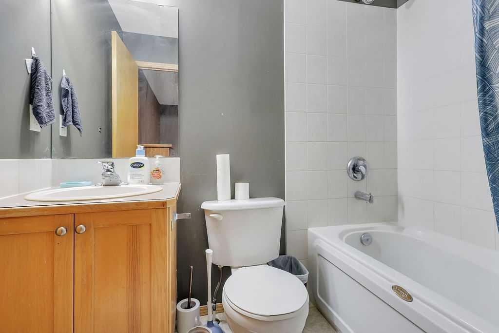 49 Abel Close, Red Deer, AB - Indoor Photo Showing Bathroom