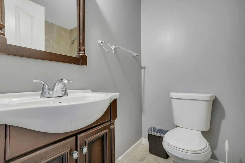 49 Abel Close, Red Deer, AB - Indoor Photo Showing Bathroom