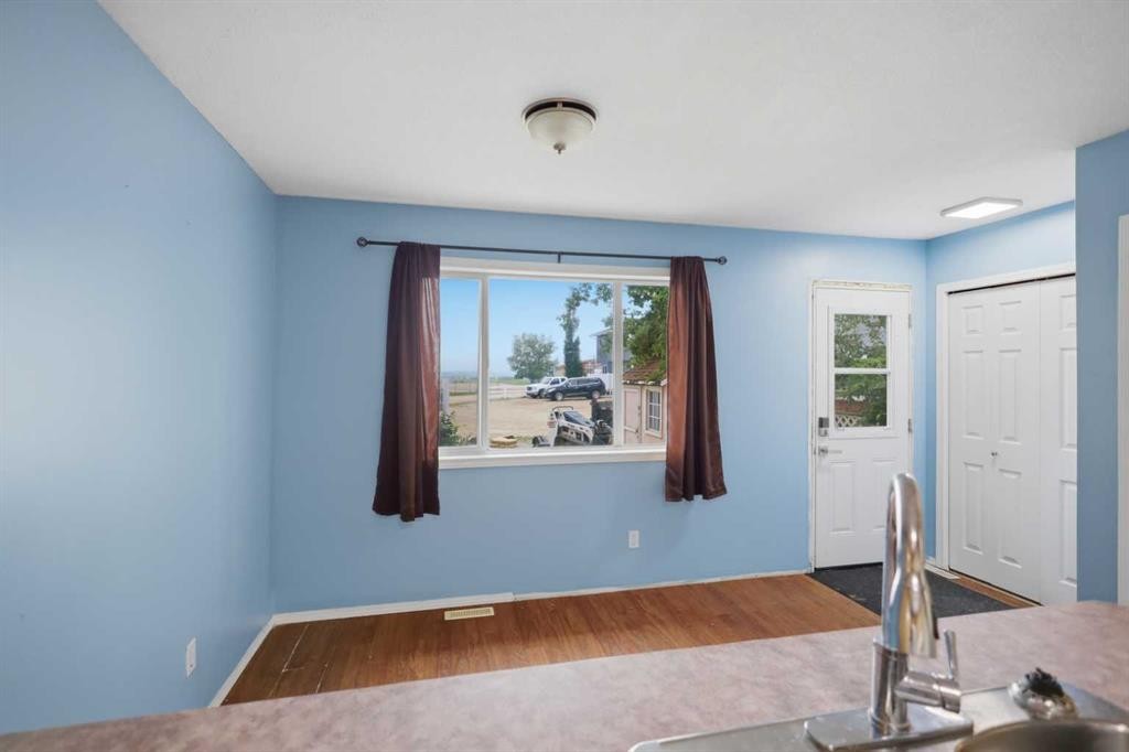 4808 Landsdown Avenue, Blackfalds, AB - Indoor