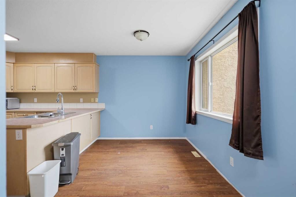 4808 Landsdown Avenue, Blackfalds, AB - Indoor Photo Showing Other Room