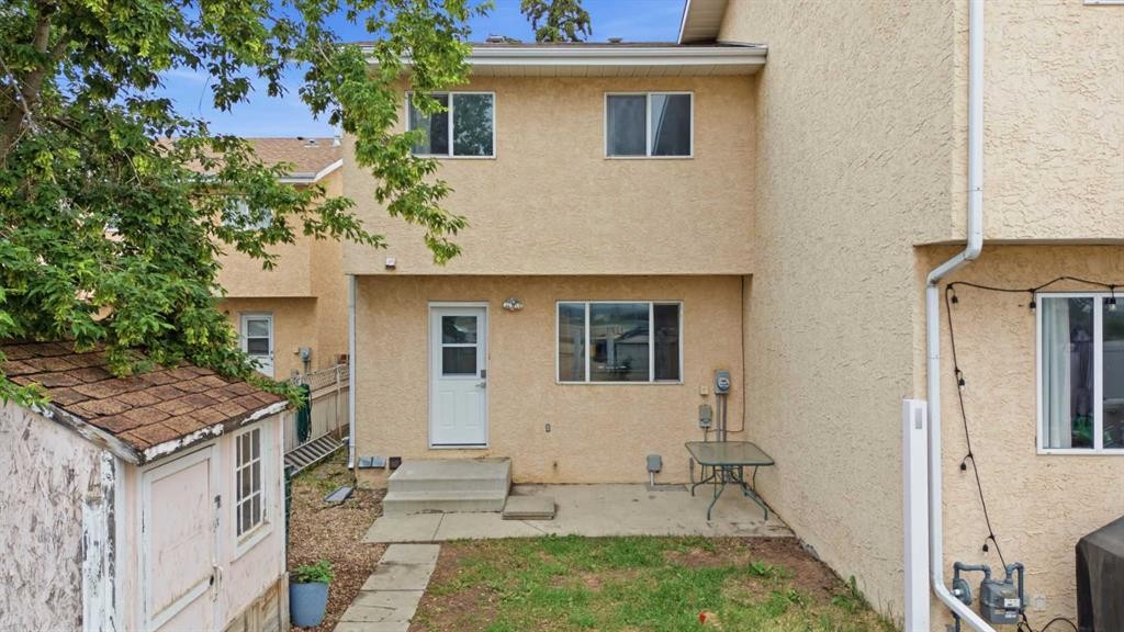 4808 Landsdown Avenue, Blackfalds, AB - Outdoor With Exterior