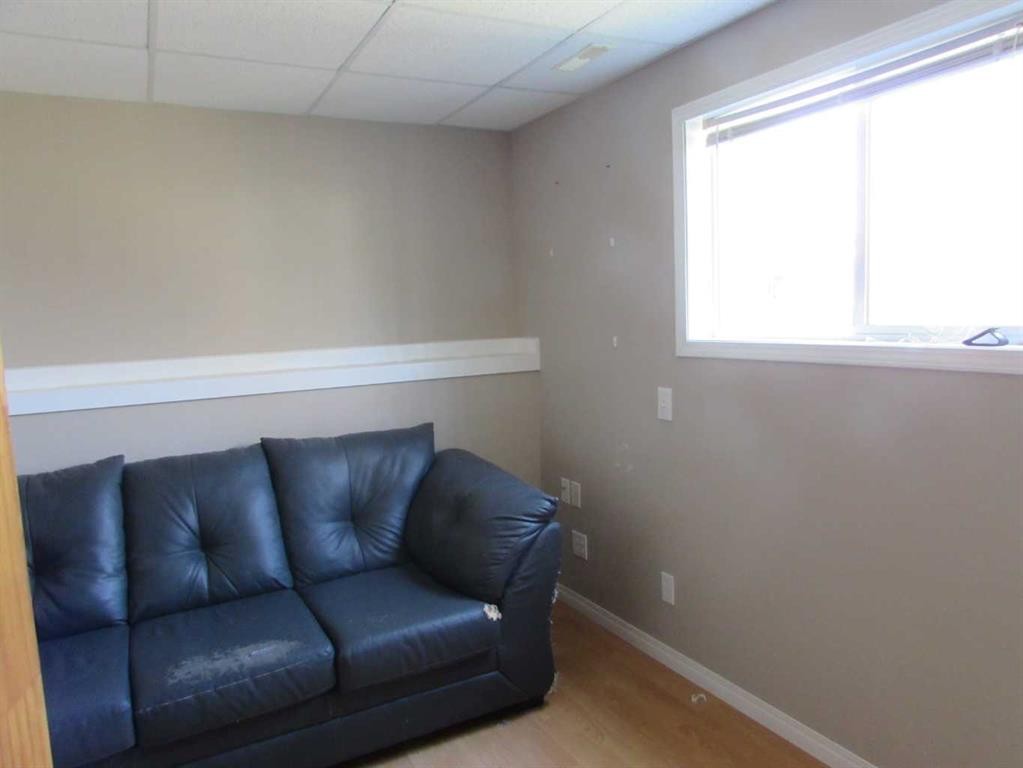 5204 Landsdowne Avenue, Blackfalds, AB - Indoor