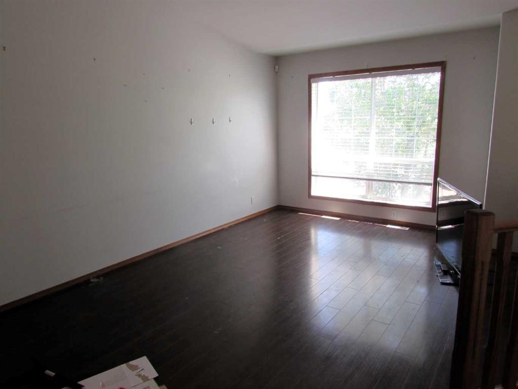 5204 Landsdowne Avenue, Blackfalds, AB - Indoor Photo Showing Other Room