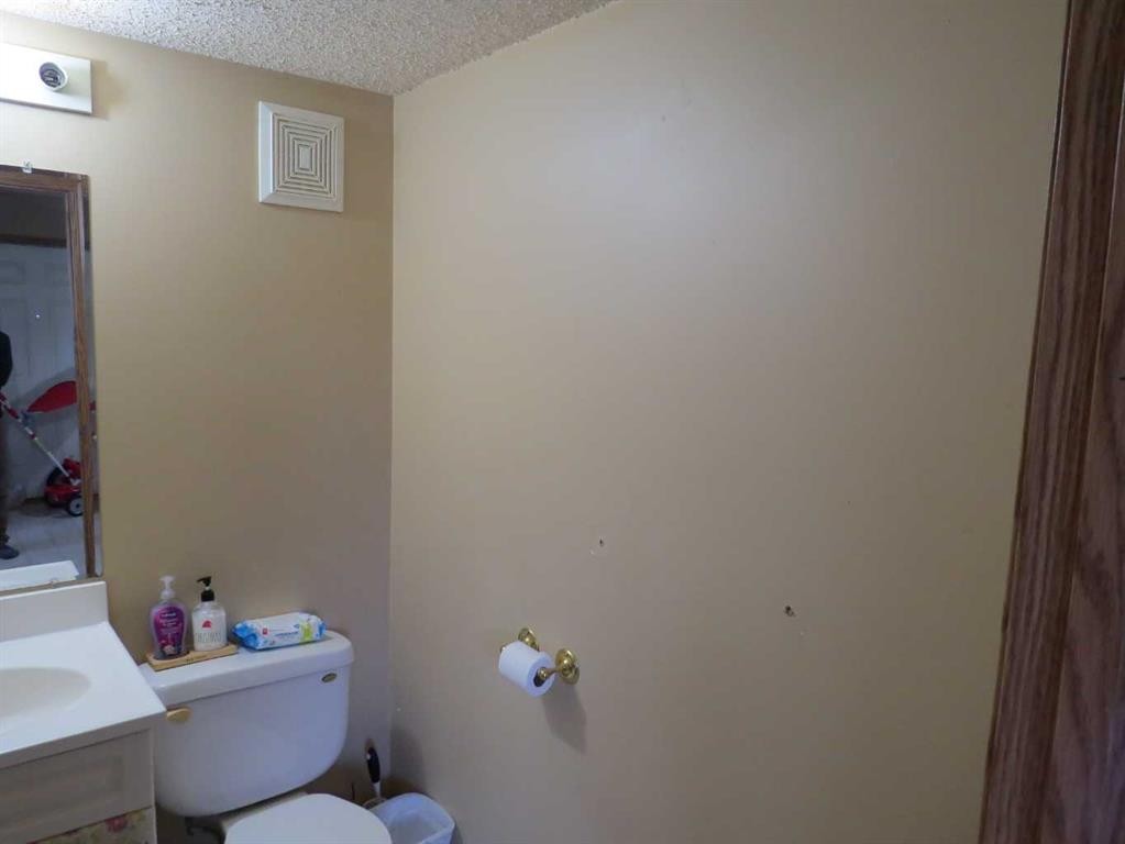 595-100 Jordan Parkway, Red Deer, AB - Indoor Photo Showing Bathroom
