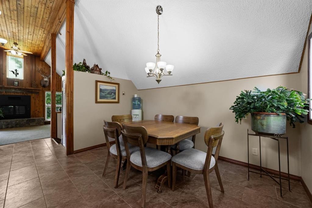 48075-Range Road 194 Range, Rural Camrose County, AB - Indoor Photo Showing Dining Room