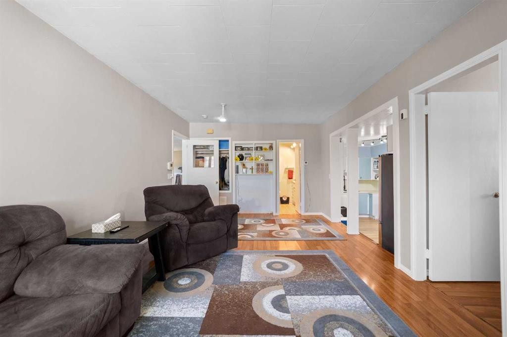 4704 50 Avenue, Killam, AB - Indoor Photo Showing Living Room