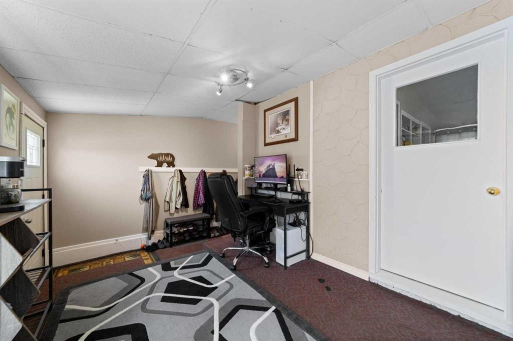 4704 50 Avenue, Killam, AB - Indoor