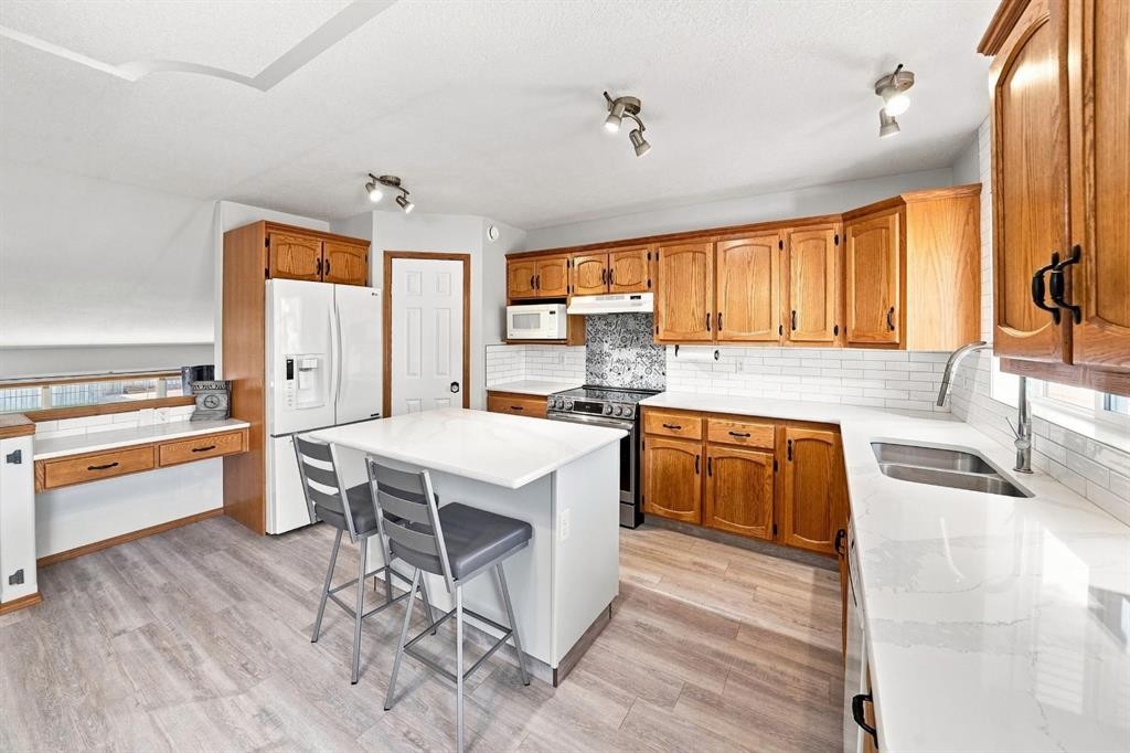 155 Lampard Crescent, Red Deer, AB - Indoor Photo Showing Kitchen With Double Sink