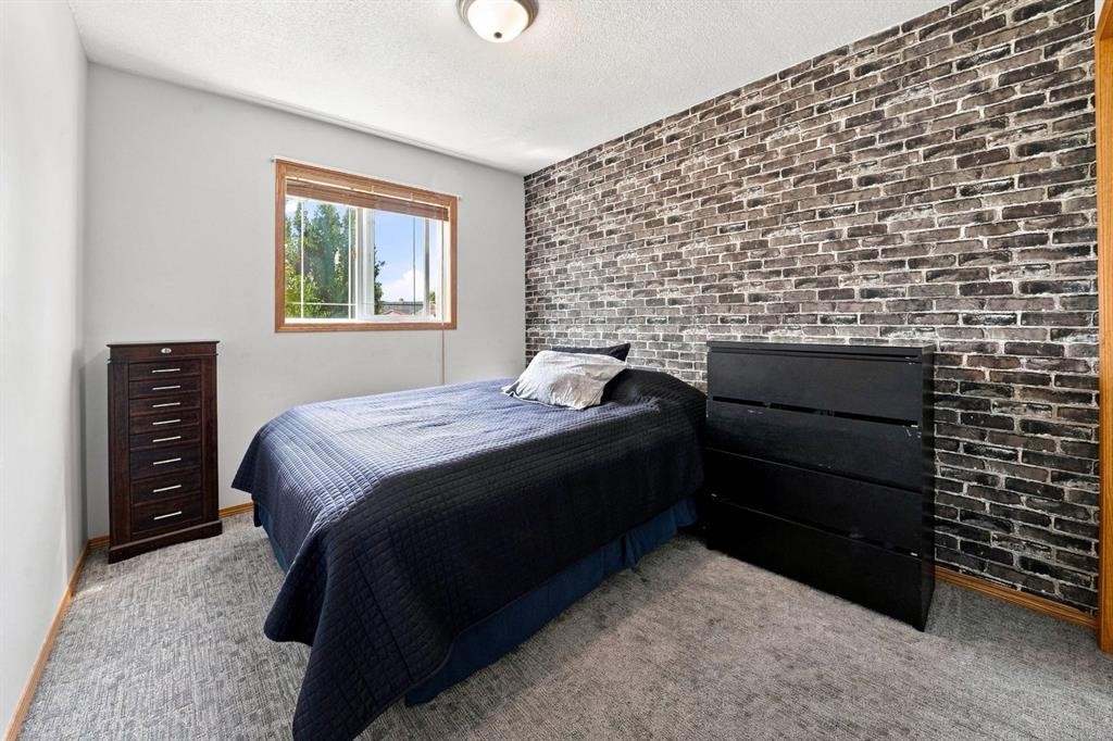 155 Lampard Crescent, Red Deer, AB - Indoor Photo Showing Bedroom