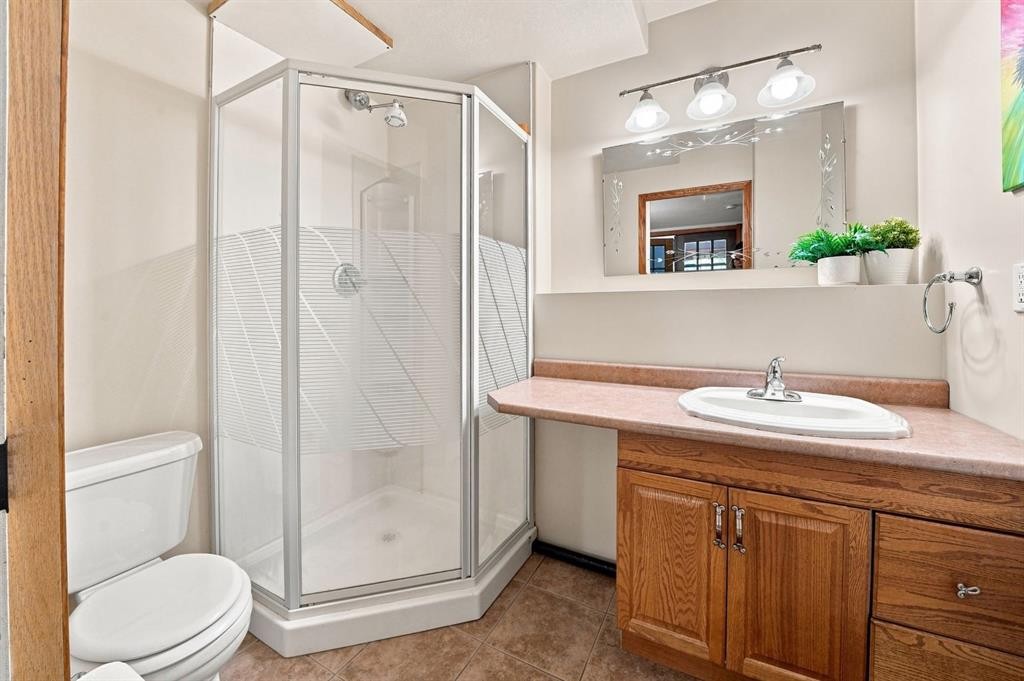 155 Lampard Crescent, Red Deer, AB - Indoor Photo Showing Bathroom