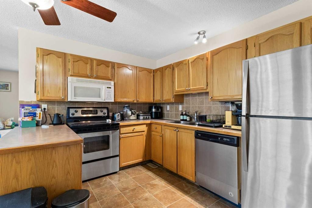 5 Mccullough Crescent, Red Deer, AB - Indoor Photo Showing Kitchen