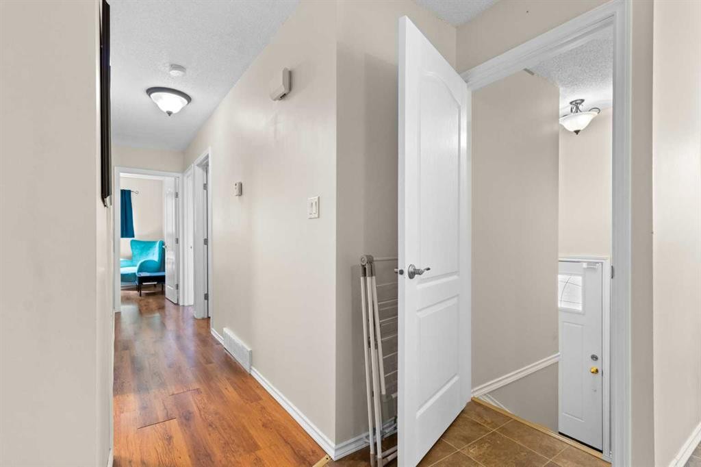 5 Mccullough Crescent, Red Deer, AB - Indoor Photo Showing Other Room