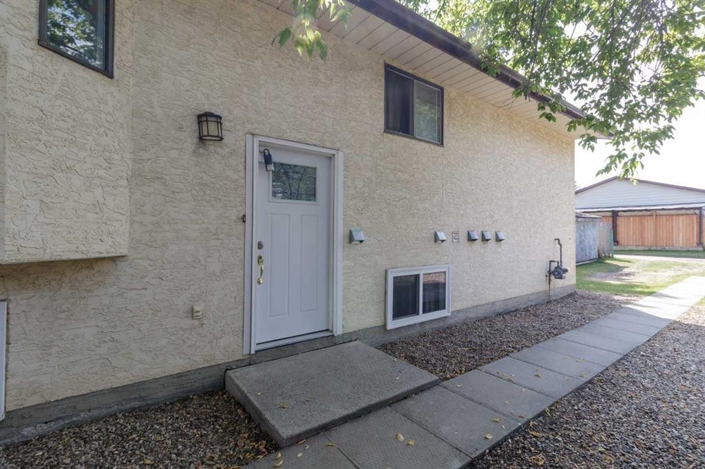 5 Mccullough Crescent, Red Deer, AB - Outdoor With Exterior
