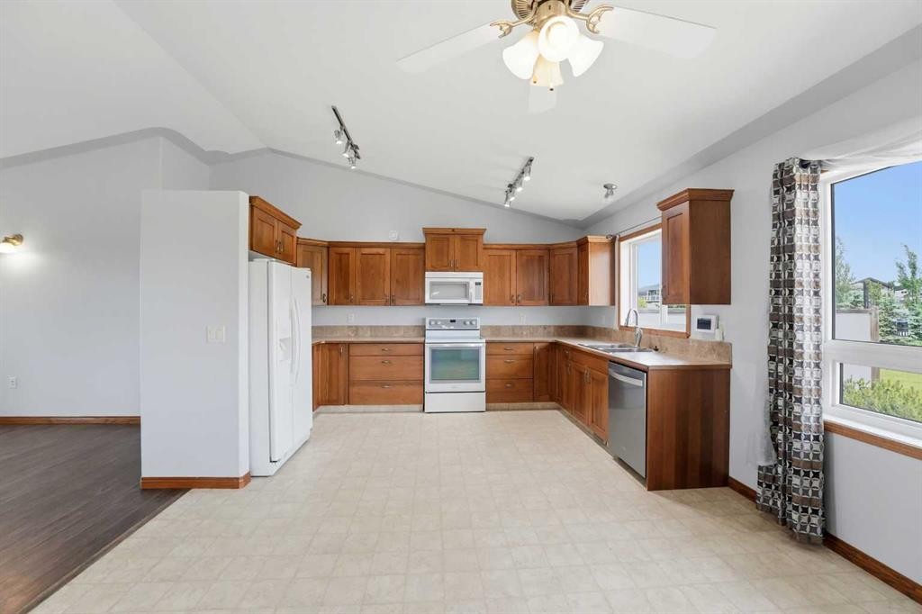 422045 Range Road 10, Rural Ponoka County, AB - Indoor Photo Showing Kitchen