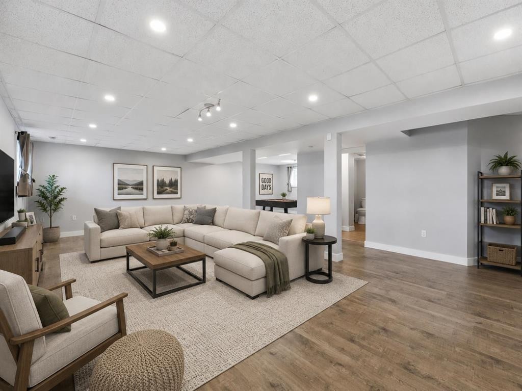 422045 Range Road 10, Rural Ponoka County, AB - Indoor Photo Showing Living Room