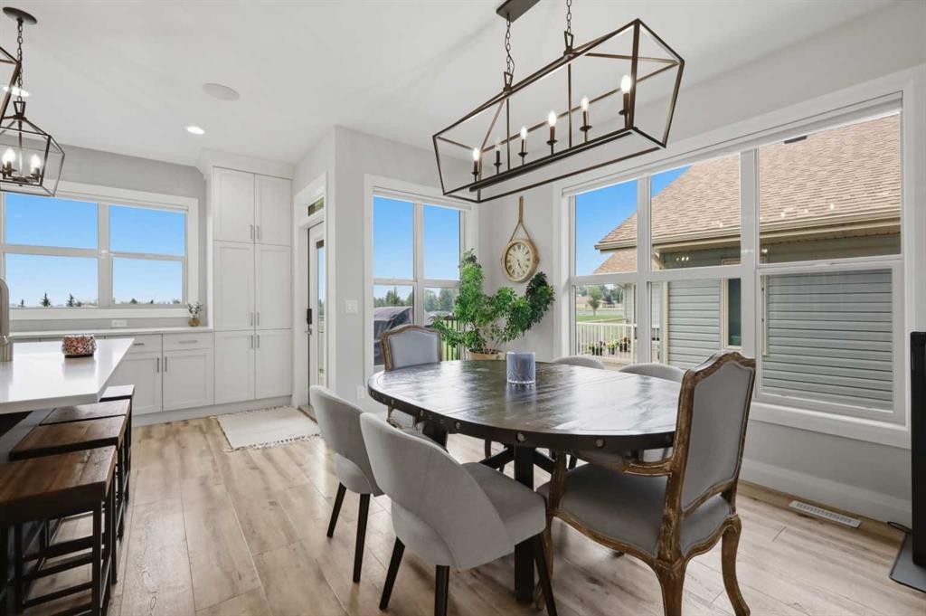 1 Meadow Close, Lacombe, AB - Indoor Photo Showing Dining Room