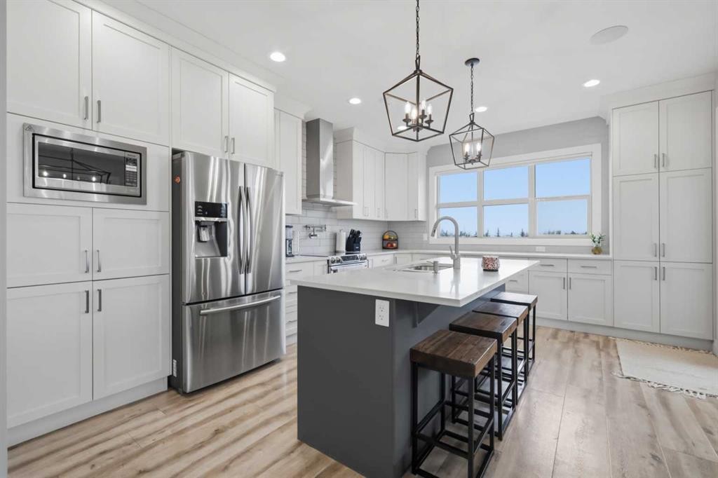 1 Meadow Close, Lacombe, AB - Indoor Photo Showing Kitchen With Upgraded Kitchen