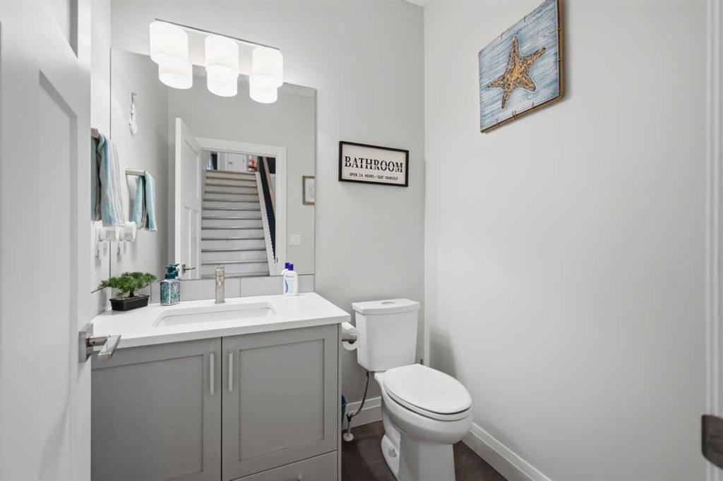 1 Meadow Close, Lacombe, AB - Indoor Photo Showing Bathroom
