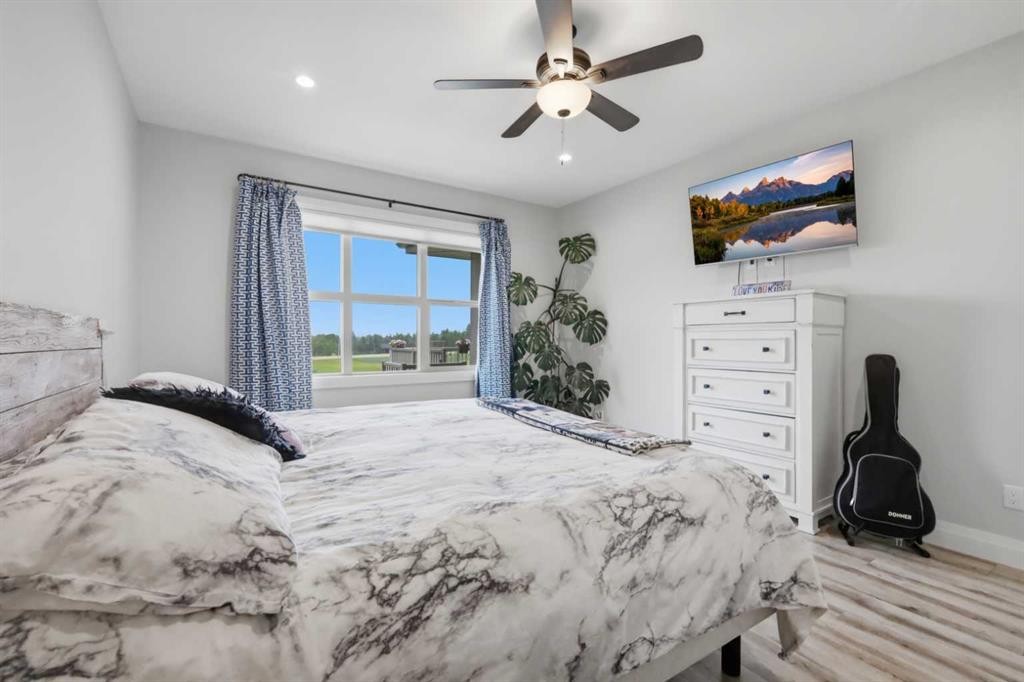 1 Meadow Close, Lacombe, AB - Indoor Photo Showing Bedroom