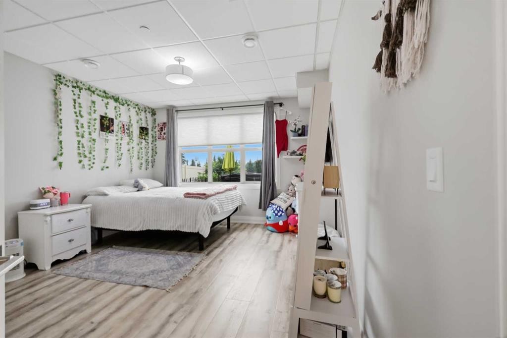 1 Meadow Close, Lacombe, AB - Indoor Photo Showing Bedroom