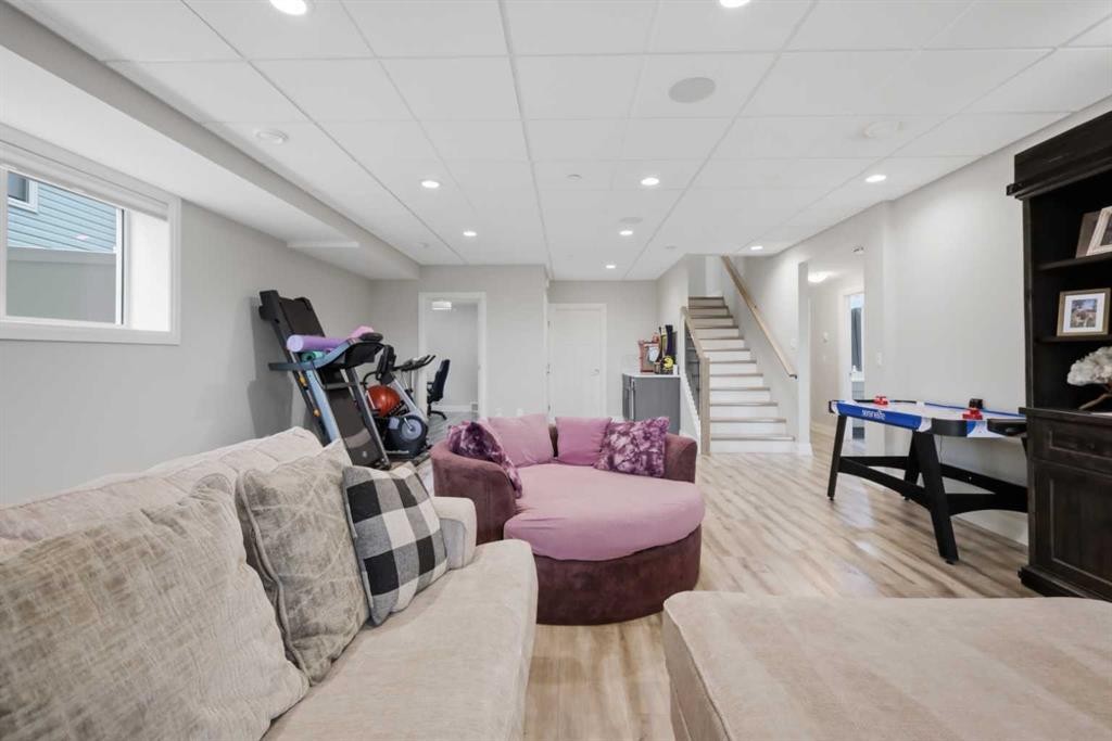 1 Meadow Close, Lacombe, AB - Indoor