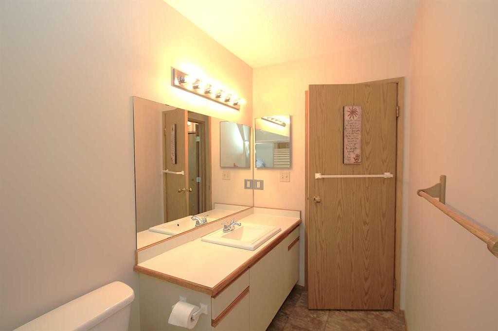 9 Greig Close, Red Deer, AB - Indoor