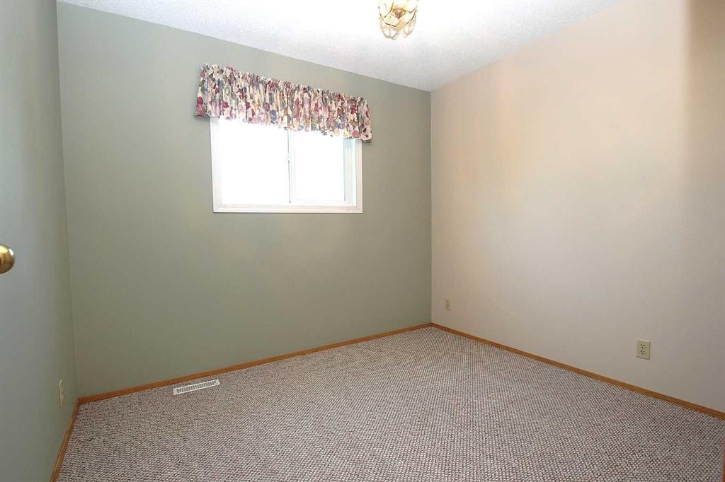 9 Greig Close, Red Deer, AB - Indoor Photo Showing Other Room