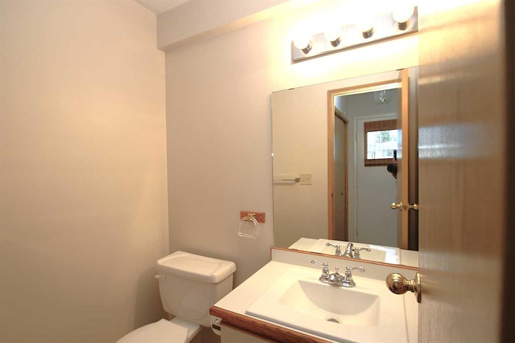 9 Greig Close, Red Deer, AB - Indoor Photo Showing Bathroom