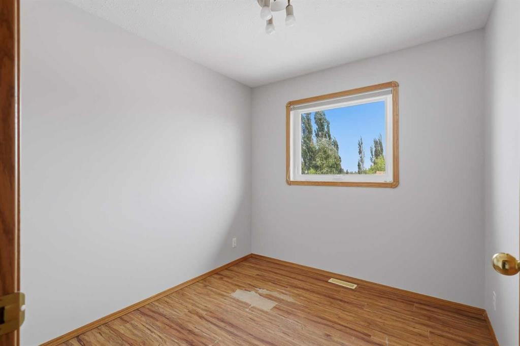 31 Palmer Close, Sylvan Lake, AB - Indoor Photo Showing Other Room