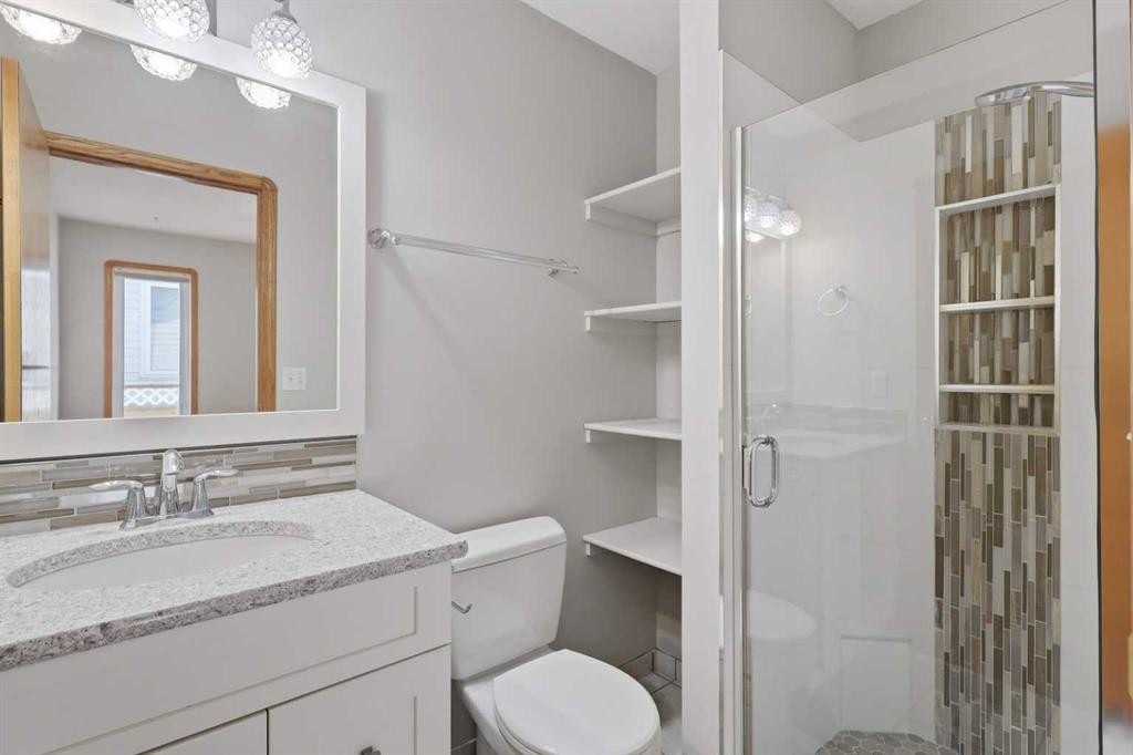 31 Palmer Close, Sylvan Lake, AB - Indoor Photo Showing Bathroom