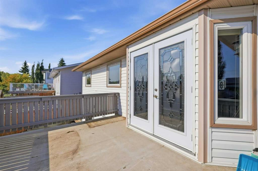 31 Palmer Close, Sylvan Lake, AB - Outdoor With Exterior