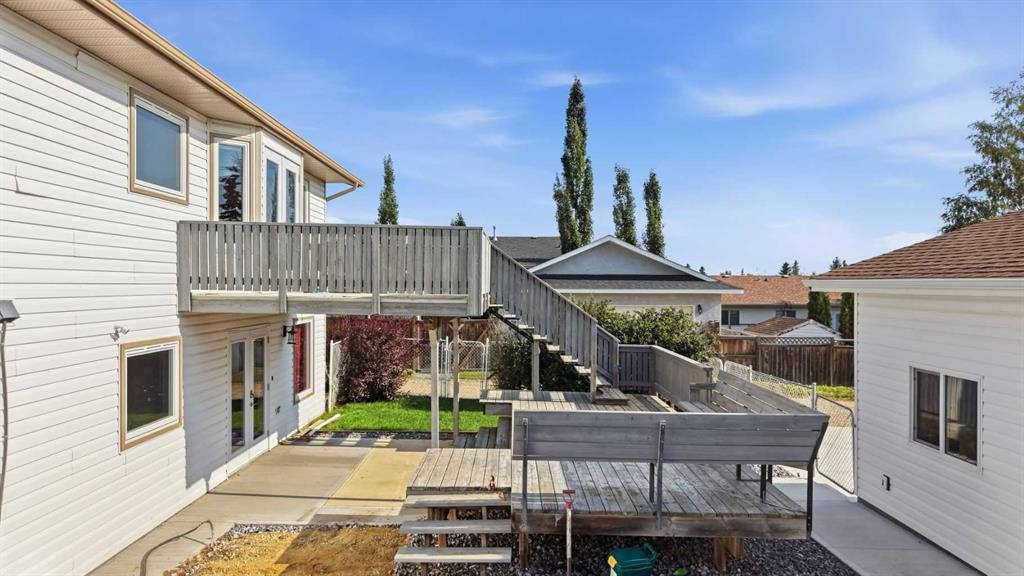 31 Palmer Close, Sylvan Lake, AB - Outdoor With Exterior