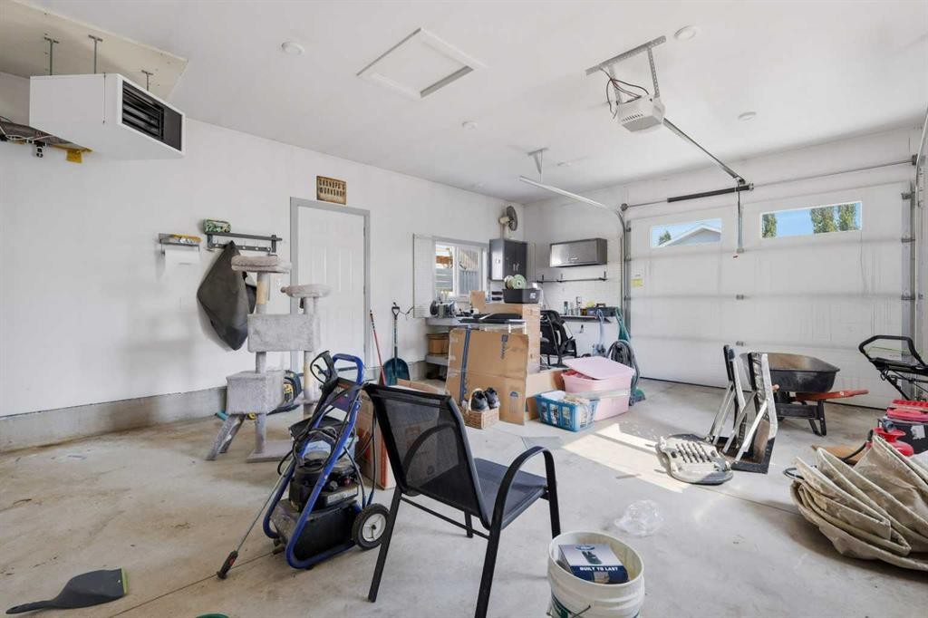 31 Palmer Close, Sylvan Lake, AB - Indoor Photo Showing Garage