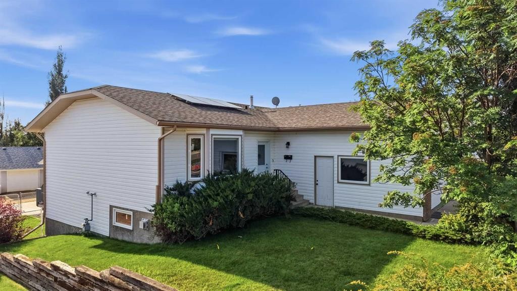 31 Palmer Close, Sylvan Lake, AB - Outdoor