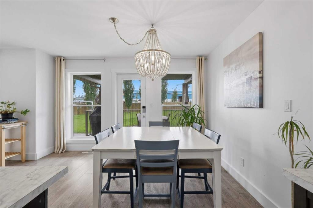 13 Hendrickson Bay, Sylvan Lake, AB - Indoor Photo Showing Dining Room