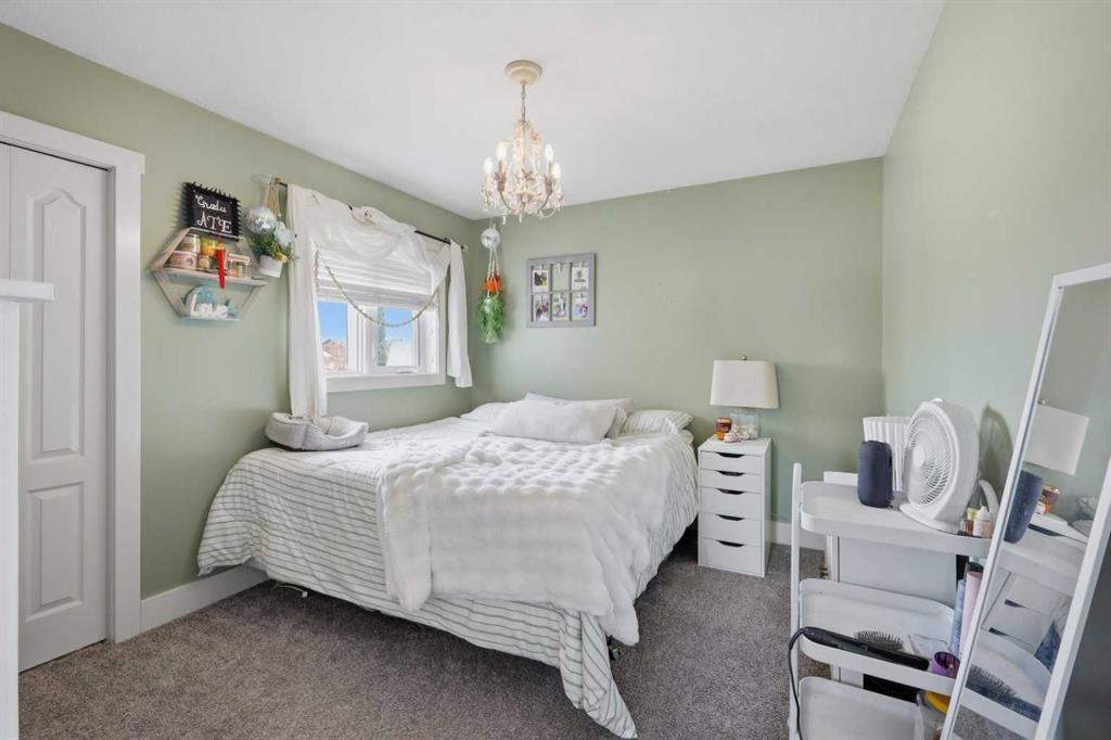13 Hendrickson Bay, Sylvan Lake, AB - Indoor Photo Showing Bedroom