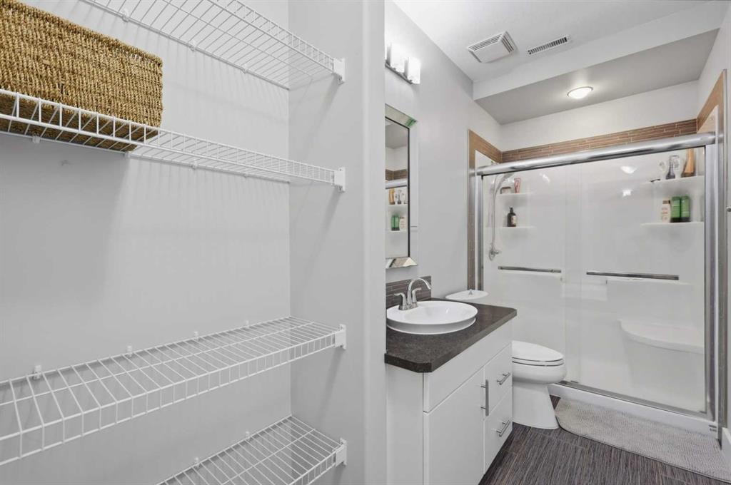 13 Hendrickson Bay, Sylvan Lake, AB - Indoor