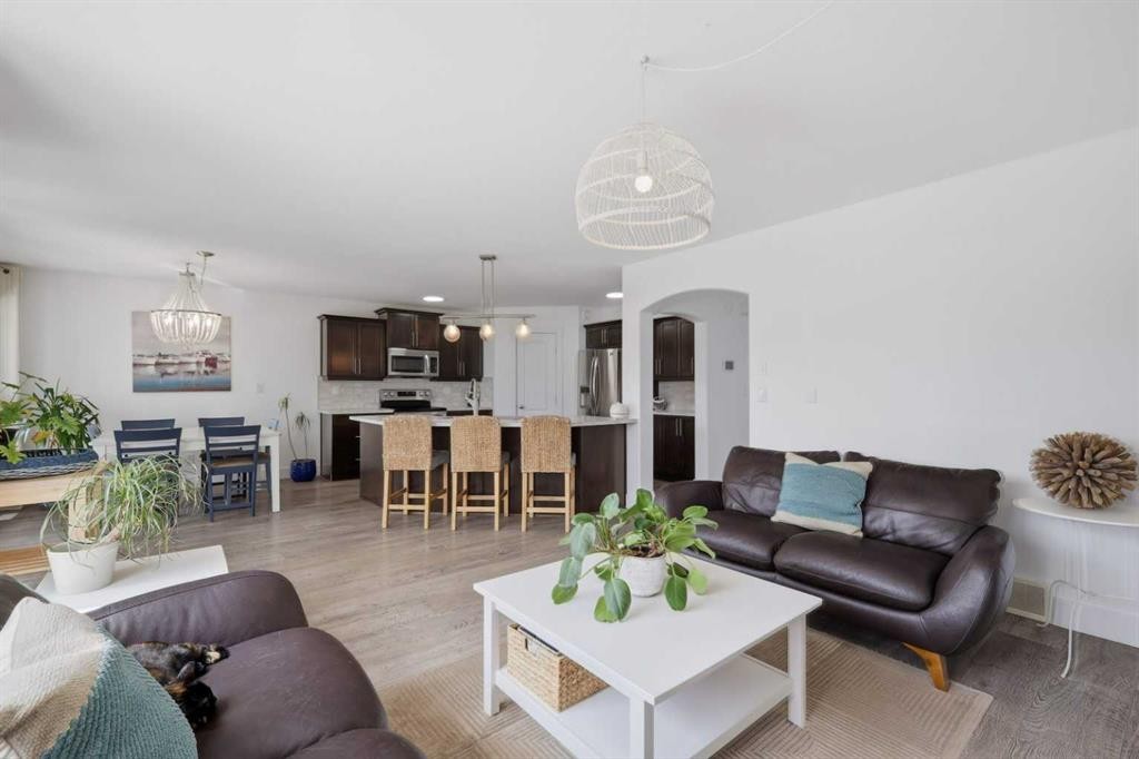 13 Hendrickson Bay, Sylvan Lake, AB - Indoor Photo Showing Living Room