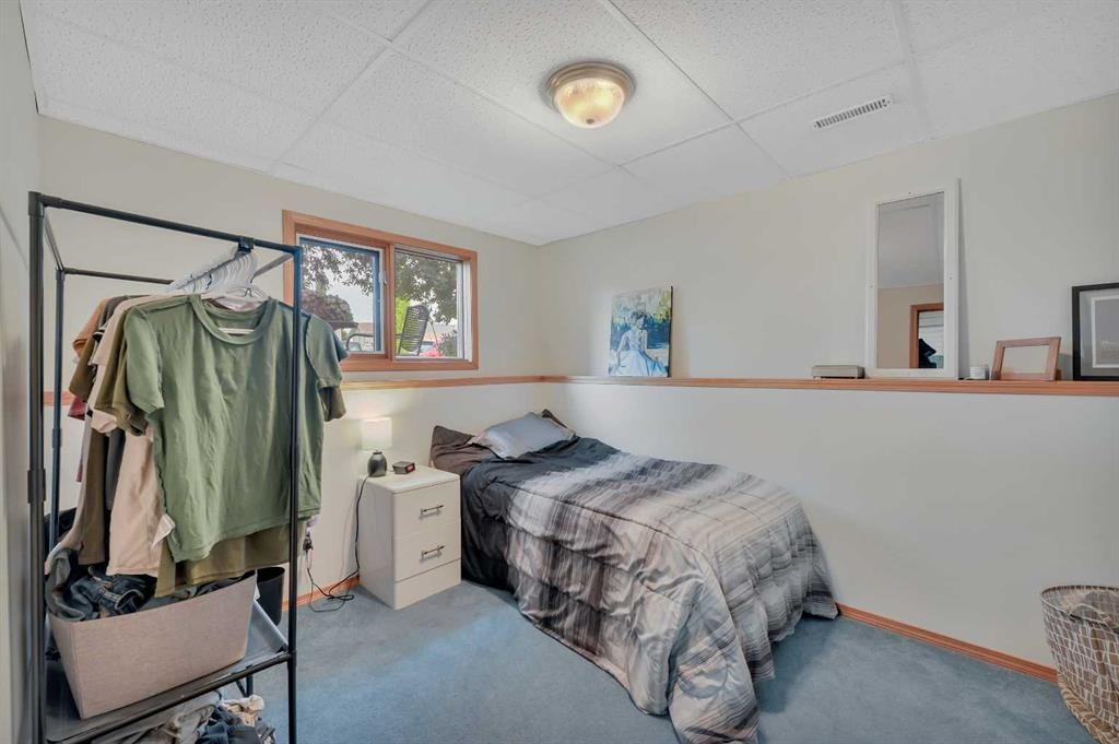 14 Eakins Crescent, Red Deer, AB - Indoor Photo Showing Bedroom